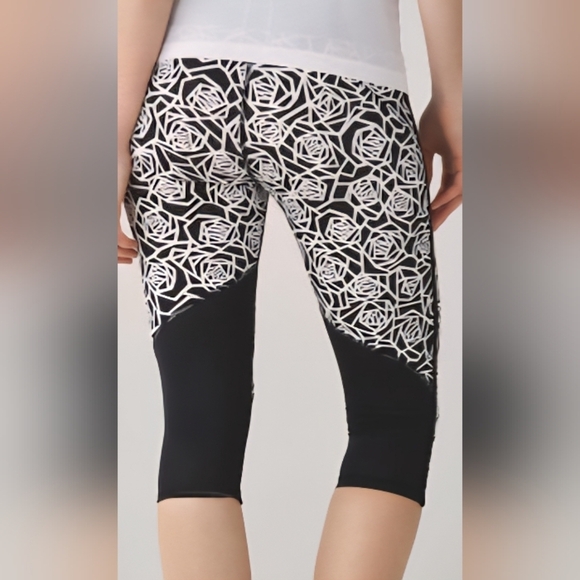 Lululemon Real Quick Crop Leggings – Size 6 – Posey Black/White - Picture 12 of 13